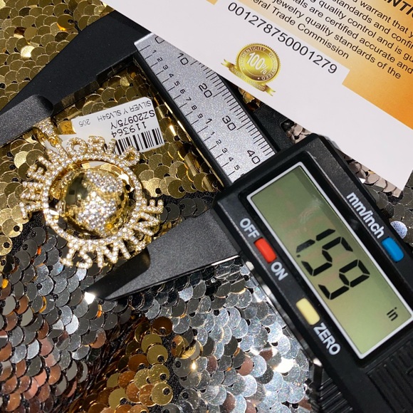 Spinning pendant, the world is mine pendant for men, the glove actually spins! - Picture 7 of 7